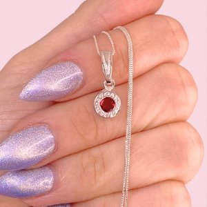 Cadena Veneziana Fina y Dije Mini Bvlgari con Piedra Roja de Plata 925